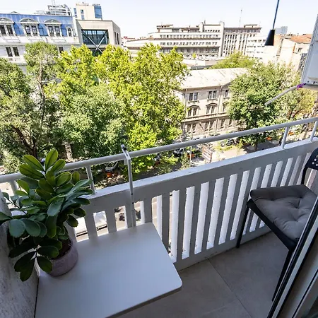 Romana Vibe Elegance In The Heart Of The Apartamento *