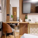 Romana Vibe Elegance In The Heart Of The 부쿠레슈티